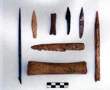 Detail view of tools made of bone from the Droulers-Tsiionhiakwata site, 2006.; Parks Canada Agency / Agence Parcs Canada, Michel Gagné, 2006.