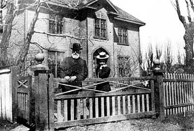 Showing Richard Hunt and his daughter