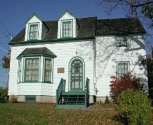 Front elevation, Fultz House, Lower Sackville, Halifax Regional Municipality, Nova Scotia.; HRM Planning and Development Services, Heritage Property Program, 2006.
