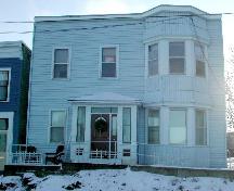 Cette photographie montre une vue globale de l'édifice sur la rue Bentley, 2006; City of Saint John