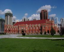 Vue générale du manège militaire Mewata / manège militaire de Calgary, août 2004.; Parks Canada/Parcs Canada, 2004
