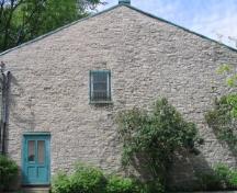 View of the Saint-Louis Barracks, part of Sewell House National Historic Site of Canada, 2004.; Agence Parcs Canada / Parks Canada Agency, 2004.