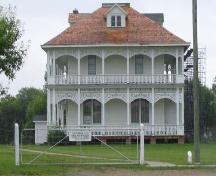 General view of Doukhobors at Veregin, showing the prayer home constructed around 1917, 2004.; Parks Canada Agency / Agence Parcs Canada, Judith Dufresne, 2004.