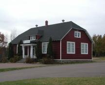 Vue contemporaine de l'école après la restauration de l'extérieur; Memramcook Valley Historical Society