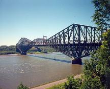 General view of the Québec Bridge National Historic Site of Canada, 1998.; Agence Parcs Canada / Parks Canada Agency, S. Desjardins, 1998.