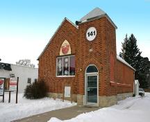 Façades principales - du nord-est de l'église Calvary Pentecostal, Carberry, 2008; Historic Resources Branch, Manitoba Culture, Heritage, Tourism and Sport, 2008