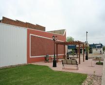 Vue - du nord-est de l'ancien lieu du Rex Café, Carberry, 2008; Historic Resources Branch, Manitoba Culture, Heritage, Tourism and Sport, 2008