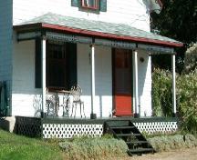 Caleb House, Paradise, N.S., hipped roof verandah, 2009.; Heritage Division, NS Dept. of Tourism, Culture and Heritage, 2009