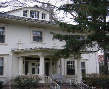 Of note is the symmetrical three-bay facade.; Kayla Jonas, 2008.