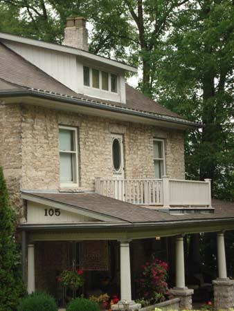 Detailed View, 105-107 Queen Street West, 2007