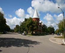 Of note is the prominent corner location at the intersection of two downtown streets.; Chris Mahood, Ministry of Culture, 2007.