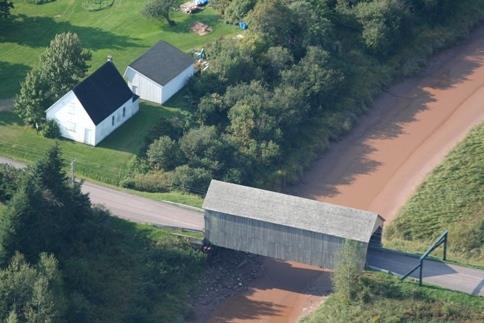 Vue aérienne du pont couvert de Gayton