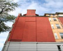 Wall details of the Roslyn Court Apartments, Winnipeg, 2006; Historic Resources Branch, Manitoba Culture, Heritage, Tourism and Sport, 2006