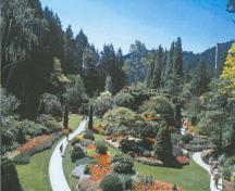 Vue générale des jardins Butchart, qui montre le jardin en contrebas (Sunken Garden), 2004.; Agence Parcs Canada/Parks Canada Agency, M. Trépannier, 2001.
