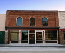 Façade principale - du sud de la pharmacie et boulangerie McDonald, Virden, 2008; Historic Resources Branch, Manitoba Culture, Heritage and Tourism, 2008