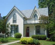 Of note are the Carpenter Gothic windows and first-storey verandah.; Kayla Jonas, 2007.
