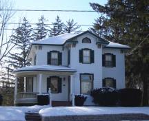 East façade depicting the late Victorian style, 2007.; Lindsay Benjamin, 2007.