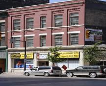 Façade principale - du nord-est de la sellerie Birt's, Winnipeg, 2006; Historic Resources Branch, Manitoba Culture, Heritage and Tourism, 2006