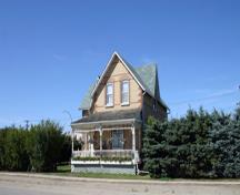 Contextual view, from the southeast, of the Berry House, Reston, 2007; Historic Resources Branch, Manitoba Culture, Heritage and Tourism, 2007