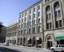 Façades principales - du nord-est du bâtiment Earn International, Winnipeg, 2006; Historic Resources Branch, Manitoba Culture, Heritage and Tourism, 2006