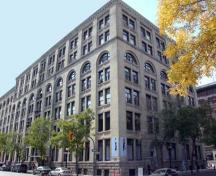 Façades principales - du nord-est du bâtiment R.J. Whitla et compagnie, Winnipeg, 2008; Historic Resources Branch, Manitoba Culture, Heritage and Tourism, 2008