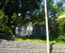 Of note is the six bay front facade.; Kirsten Pries, 2008.