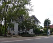 Of note is the Gothic gable window and droop bargeboard.; Kirsten Pries, 2008.