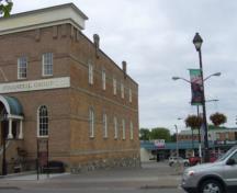 Of note are the arched windows with radiating brick voussoirs.; Kirsten Pries, 2008.