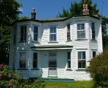 View of the front facade of the Calpin/Myers House, Bay Roberts, NL. Photo taken 2009. ; HFNL/Andrea O'Brien 2010