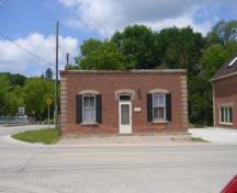 Featured is the symmetrical three-bay facade.; Kirsten Pries, 2008.