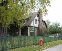 Of note is the large overhanging roof.; Paul Dubniak, 2009.