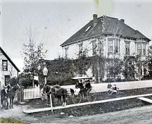 Une vue d'un paysage de rue de Hillsborough il y a 110 ans; Village of Hillsborough, William Henry Steeves House archives