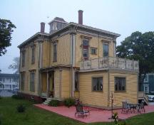 Rear perspective, Guest House, Yarmouth, 2004.; Heritage Division, Nova Scotia Department of Tourism, Culture and Heritage, 2004