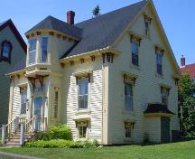 James Hunt House, Old Town Lunenburg, south and east façades, 2004; Heritage Division, Nova Scotia Department of Tourism, Culture and Heritage, 2004