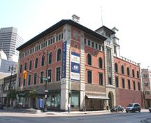 Vue du coin nord-ouest du bâtiment Birks, Winnipeg, 2004; Historic Resources Branch, Manitoba Culture, Heritage and Tourism, 2004,