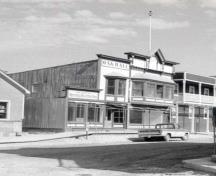Front elevation of Winaut's Store, as seen from the west, 1987.; Parks Canada Agency /Agence Parcs Canada, 1987.