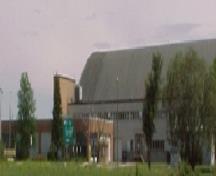General view of Hangar 10, showing the functional appearance of the exterior with clean lines and minimal decoration, 2003.; Department of National Defence / Ministère de la Défense nationale, 2003.