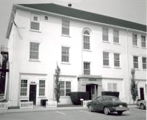 Exterior photo; (Environment Canada, Canadian Parks Service, Architectural History Branch, J. Adell, 1989.)