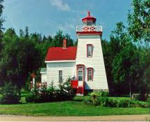 General view of the Janet Head Light Tower.; Department of Fisheries and Oceans, Canadian Coast Guard / Ministère des Pêches et des Océans, Garde côtière canadienne