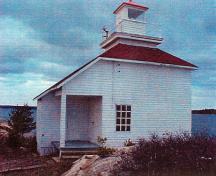 Façade du Phare, qui montre la combinaison d’une habitation et d’un phare à l’intérieur d’une seule structure compacte.; Canadian Coast Guard / Garde côtière canadienne.