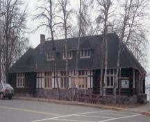 Vue de la façade du Centre d'interprétation de la nature, 1986.; Agence Parcs Canada / Parks Canada Agency, 1986.