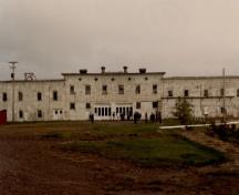 Front elevation of Building 29, showing the regular placement of windows and doors, all with simple detailing.; Parks Canada Agency / Agence Parcs Canada.