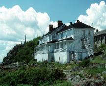 General view of Building 22, showing the long verandah that runs the full length of the building, circa 2004.; Parks Canada Agency / Agence Parcs Canada, circa/vers 2004.