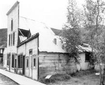 View of the south side of the Third Avenue Hotel, 1987.; Agence Parcs Canada/Parks Canada Agency, 1987.