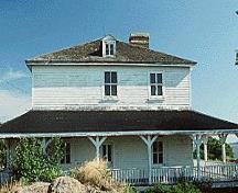 Side view of Building 38, showing the exterior walls clad in clapboard and wooden shingles and the large covered verandah, circa 2004.; Parks Canada Agency / Agence Parcs Canada, circa / vers 2004.