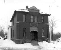 Photo prise de l'extérieur; DND, 1989