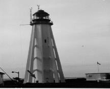 Vue générale du Phare, montrant son profil conique créé par les arcs boutants et les arcs boutants incurvés, 1980; Canadian Coast Guardm, ca.1980. / Garde côtière canadienne, ca.1980.