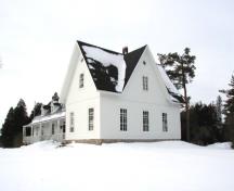 General view of Sir John Johnson House showing the regularly arranged, multi-pane, sash windows.; Parks Canada Agency / Agence Parcs Canada, 2003.