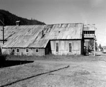 Side view of the Machine Shop, showing its impressive scale and massing, 1988.; Parks Canada Agency / Agence Parcs Canada, 1988.