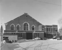 View from the east of the Armoury at Belleville, Ontario, 1992.; Ministère de la Défense nationale / Department of National Defence, 1992